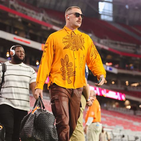 travis kelce outfit last week.